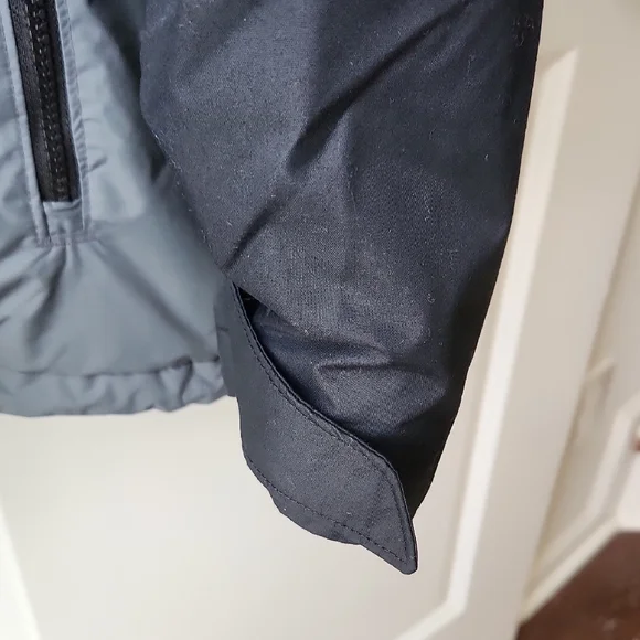 Columbia Men's Two-Tone Hooded Raincoat - Picture 6 of 9